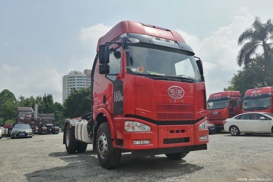 Faw Jiefang J6M 350HP 4X2 Tractor usado Camión pesado con asiento del conductor de suspensión aérea