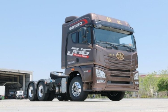 Jiefang JH6 6x4 4x2 8x4 Tractor con silla de conductor de suspensión aérea y sistema multimedia
