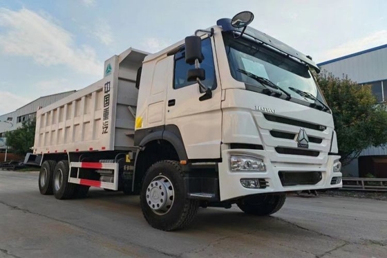 Dirección derecha camión pesado nacional usado HOWOV7 6X4 440HP camión de basura 5.8m coche especial