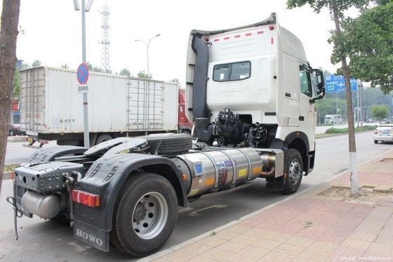 4X2 Sinotruk HOWO T7H 440HP camión tractor de GNL con 16 cambios hacia adelante