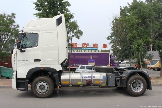 4X2 Sinotruk HOWO T7H 440HP camión tractor de GNL con 16 cambios hacia adelante