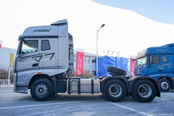 FAW Jiefang J7 camión pesado 560HP 6X4 Gran cabeza de camión de tracción con sistema multimedia