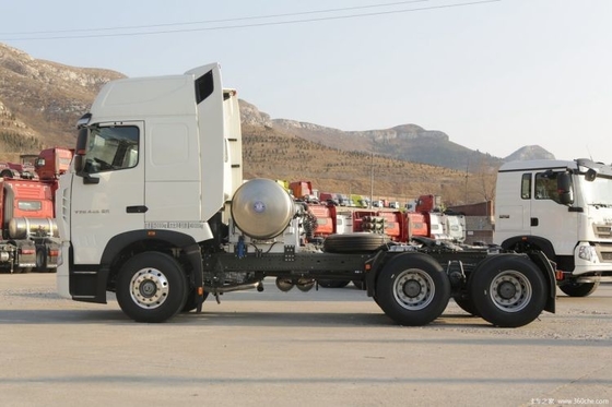 Vehículo motriz 6X4 SinoTRUK HOWO T7H camión tractor de GNL 440HP para transporte logístico