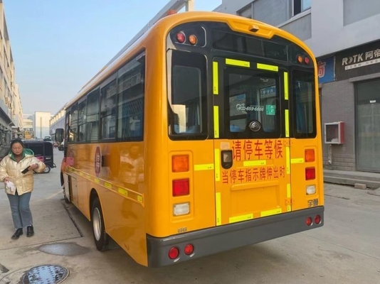 Transporte ideal de los estudiantes de primaria Autobús escolar usado con transmisión manual