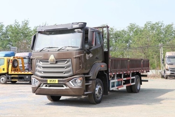 23 Hot Boutique Coches usados SINOTRUCK HOWo NX Tarjeta media 220hp 4X2 6.75m Camión de obstáculos